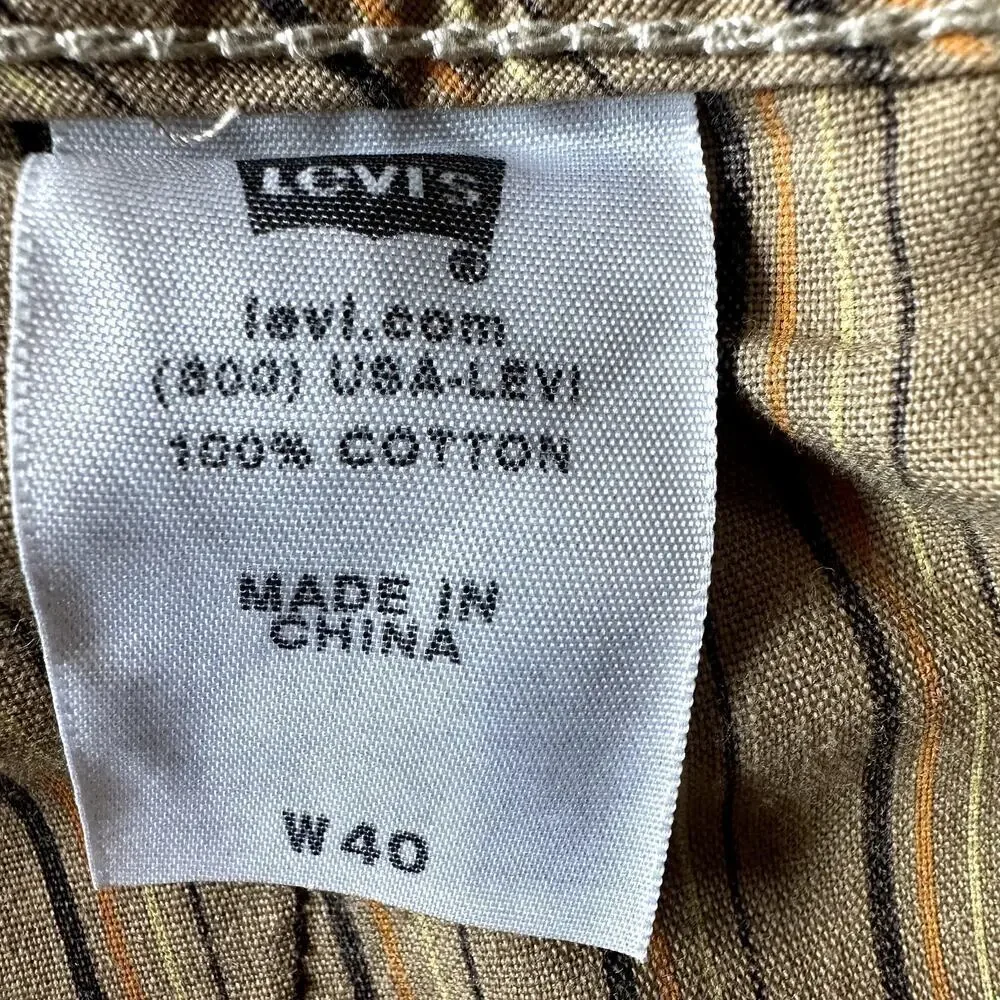 Y2K Levi’s Khaki Cargo Shorts Men’s 40 Classic Fit 11” Inseam Casual Summer